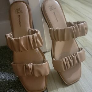 Pre-loved womans Time and Tru memory foam sandles sz 8.